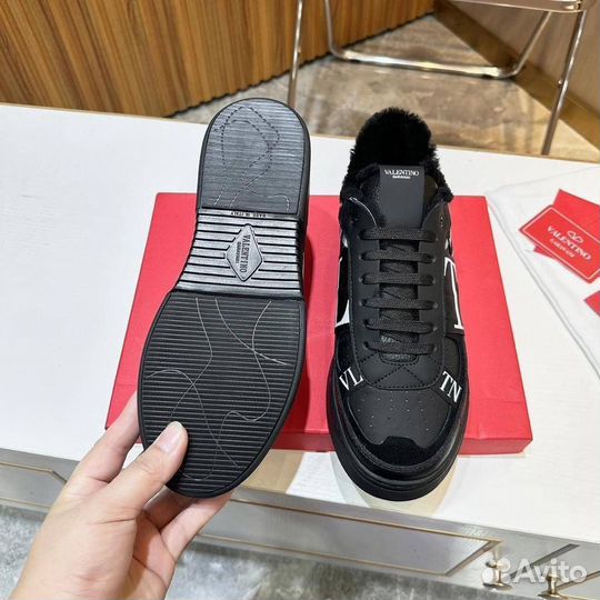 Кроссовки зимние Valentino для женщин