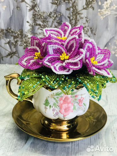 Фиалка из бисера