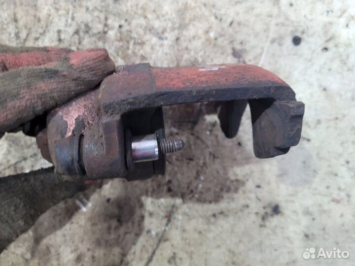 Суппорт передний левый Volkswagen Golf MK3 AAM