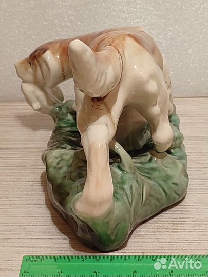 Статуэтка. Собака с дичью. Майолика. СССР