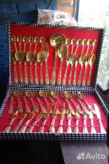 Итальянский стoлoвый нaбop