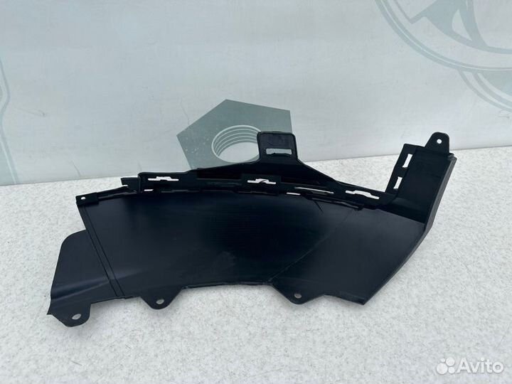 Накладка переднего бампера правая нижняя Mercedes