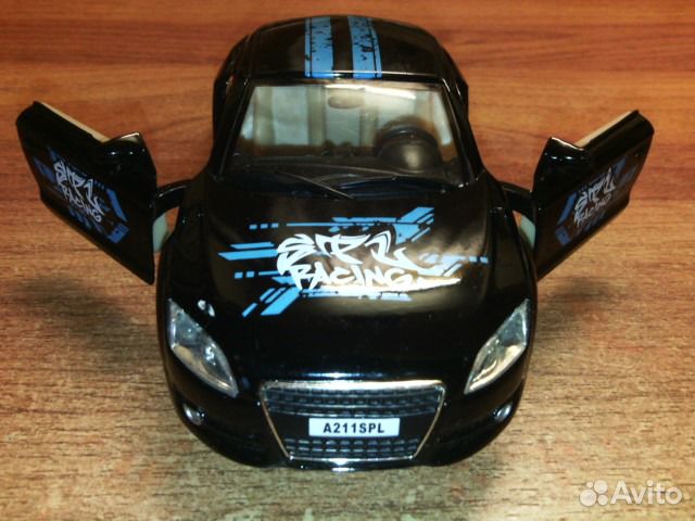 Модель машинка Audi TT 1-32 игрушка на радиоуправл