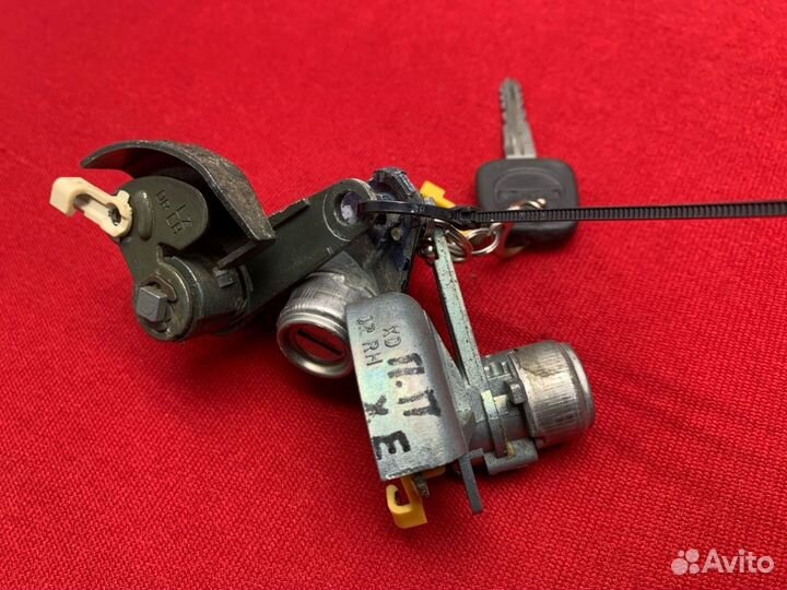 Личинки дверей Hyundai Elantra XD G4GC 2002