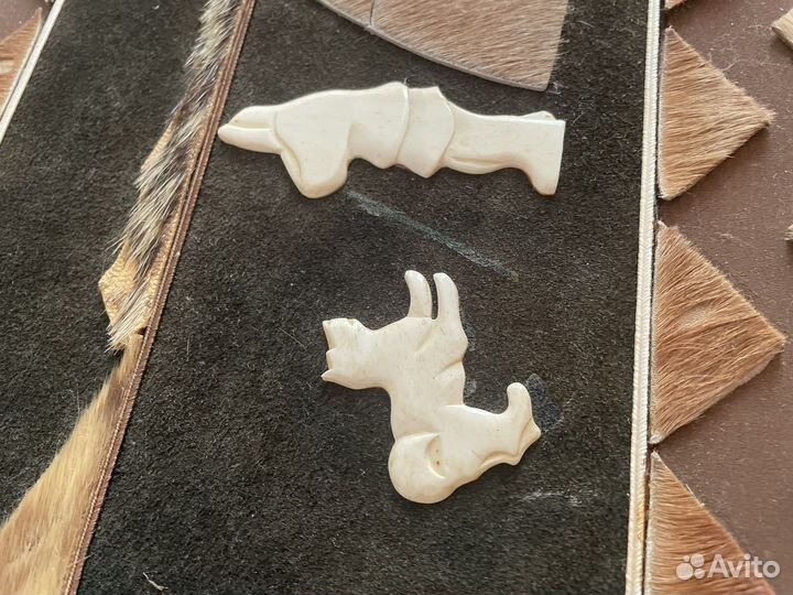 Панно из шкуры оленя и кости