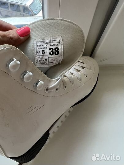 Коньки женские 38 размер