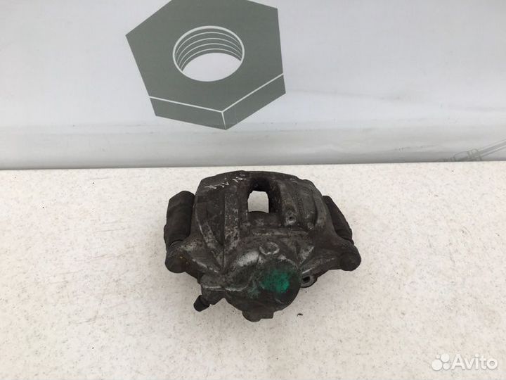 Тормозной суппорт передний правый Mercedes-Benz E