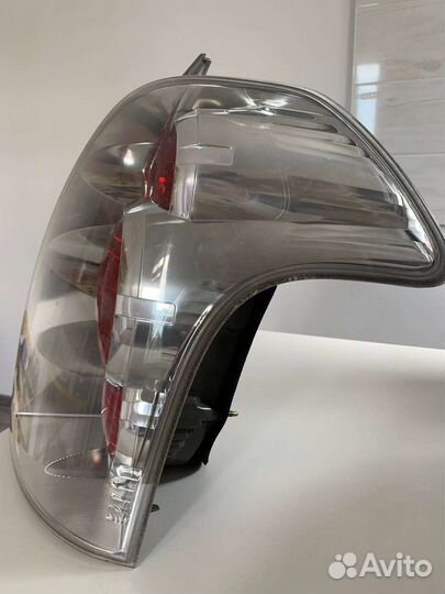 Задний правый фонарь toyota corolla verso 2