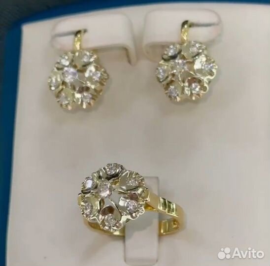 Золотой комплект с бриллиантами малина