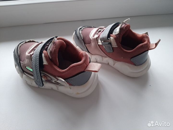 Кроссовки для девочки размер 24