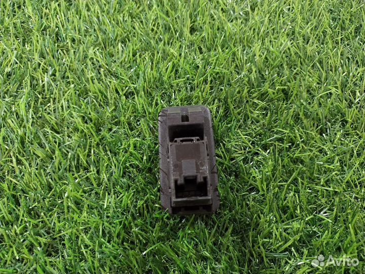 Кнопка стеклоподъемника Volkswagen Touareg (GP) I