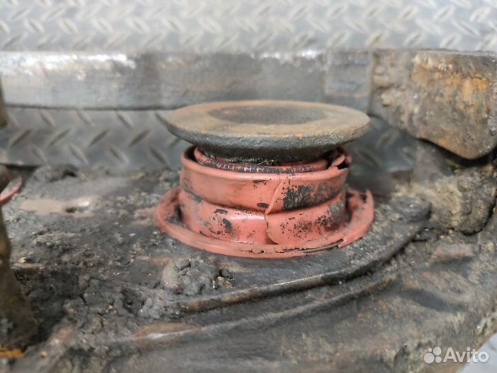 41285186 Суппорт левый