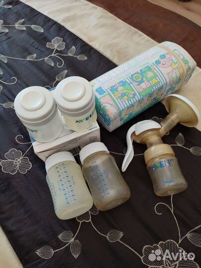 Молокоотсос+ бутылочки Avent+щётка Avent