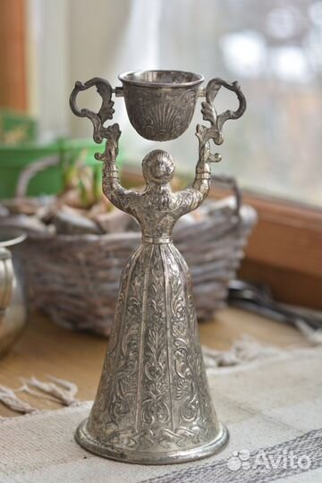 Фигура Девушка с чашей.Кубок-перевертыш