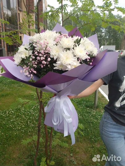 Букет цветов из хризантемы и гипсофилы