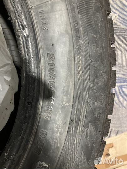 Bridgestone Blizzak VRX 215/65 R16