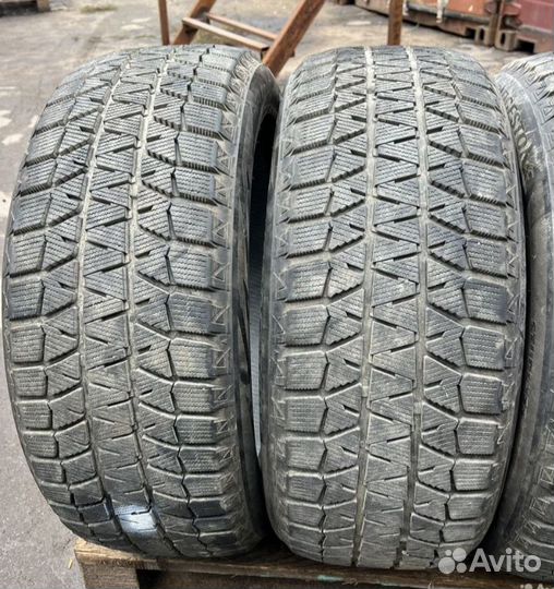 Bridgestone Blizzak WS-80 235/50 R19