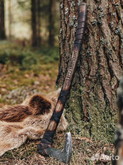 Кованый топор исторический скандинав