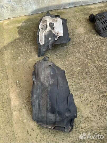 Подкрылки передние