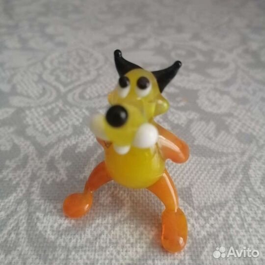 Фигурки из цветного стекла