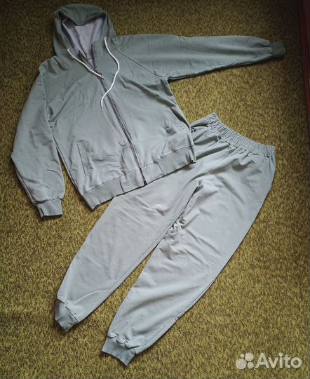 Спортивный костюм женский