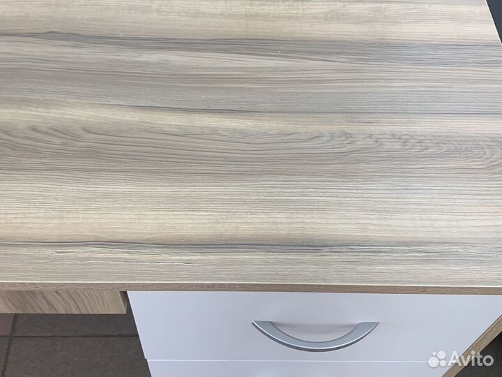 Письменный стол