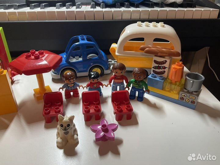 Lego duplo 2 набора Семья на отдыхе и Магазин