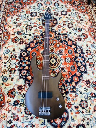 Бас гитара Cort