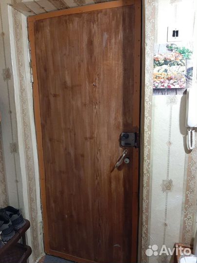 Дверь входная металлическая и деревянная