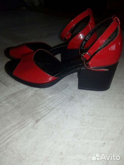 Босоножки 37