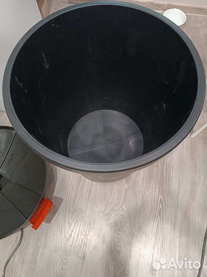 Пластиковый мусорный бак 65 литров