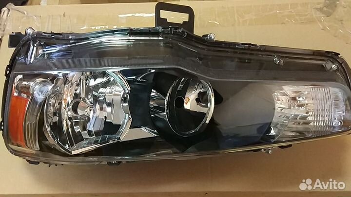 Фара левая Mitsubishi Lancer X