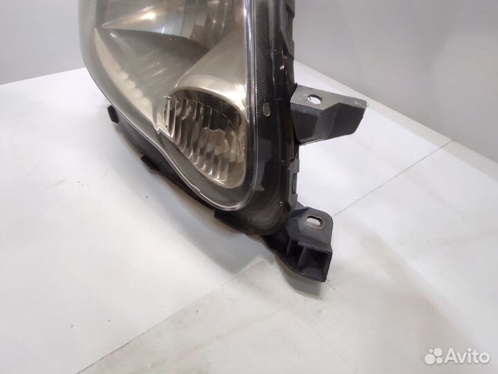 Фара передняя правая Тойота Фанкарго. Галоген