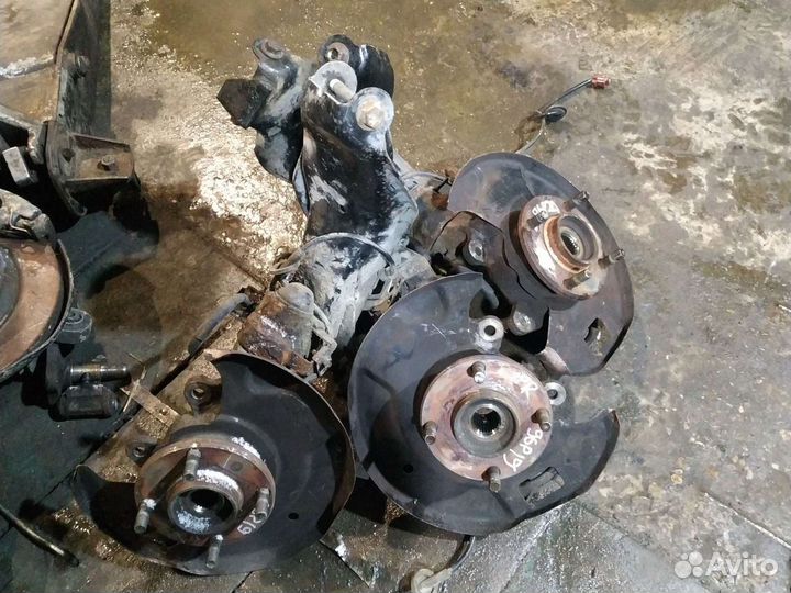 Поворотный кулак Nissan Primera P11 ga16de qg18de