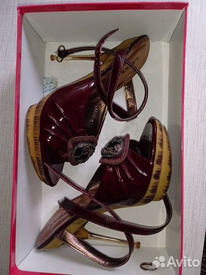 Босоножки женские