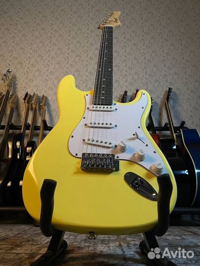 Аренда жёлтой электрогитары для выступлений