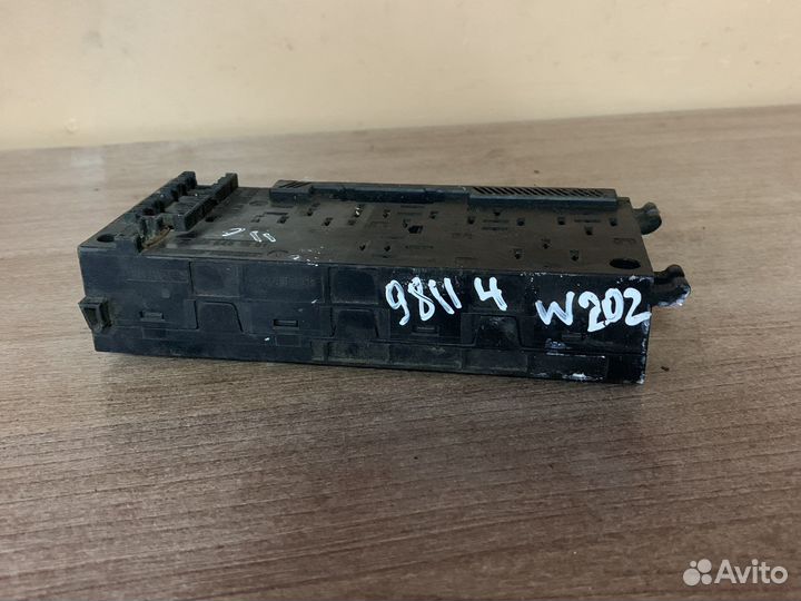 Блок предохранителей Mersedes 0025451901