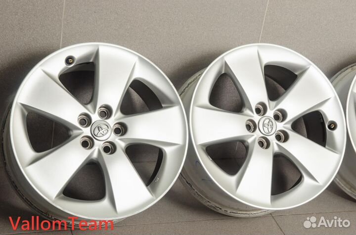 Лот KA5846 Оригинальные 17-е диски toyota