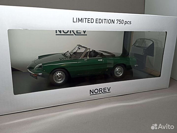 Alfa Romeo 2000 Spider 1:18 Norev