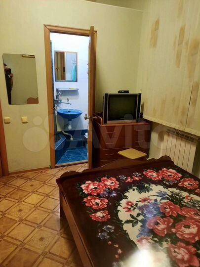 Комната 15 м² в 5-к., 1/3 эт.