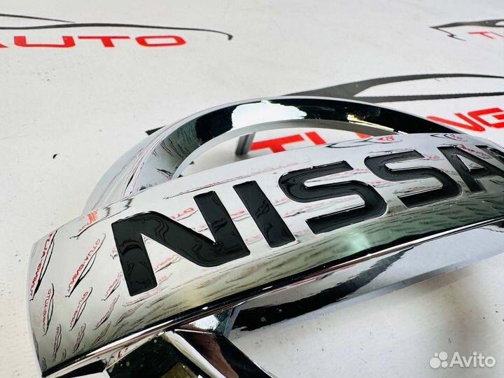 Эмблема в решетку радиатора Nissan Patrol 62 T5814