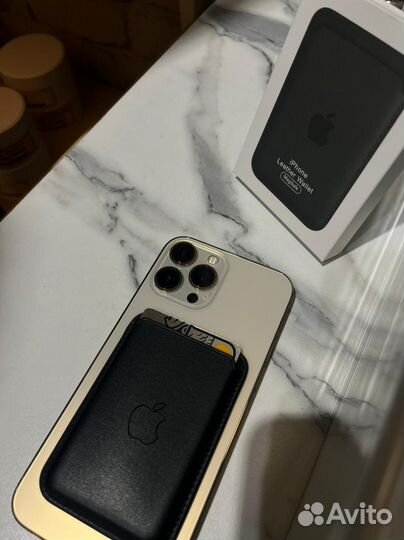 Магнитный футляр для банковсих карт на Айфон