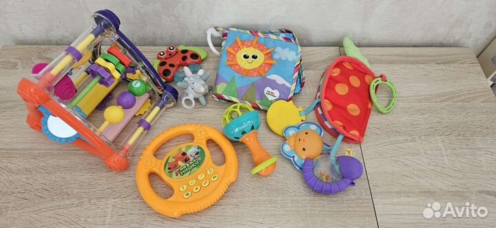 Развивающие игрушки для малышей пакетом