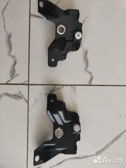Кронштейн крепления для левой и правой фары LR