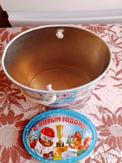 Жестяная коробка для Новогодних подарков