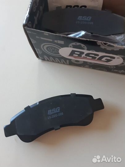 Тормозные колодки - задние BSG 25-200-006