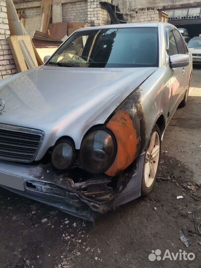 Mercedes-Benz E-класс 2.0 AT, 2001, битый, 200 000 км