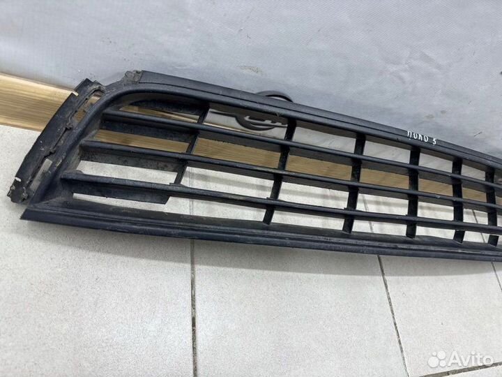 Решетка в бампер Volkswagen Polo 1.6 cfna 2011