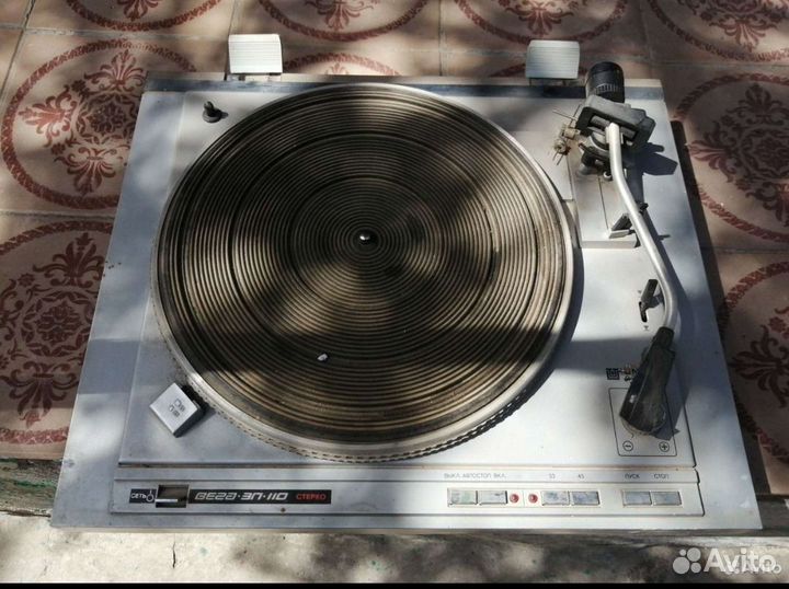 Проигрыватель винила СССР