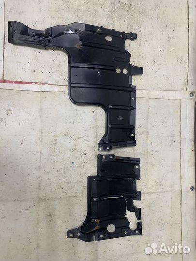 Пыльник двигателя нижний Lancer 9